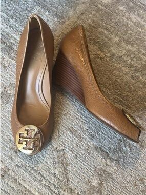 Tory Burch Tan Leather Wedge Pumps with Gold Logo